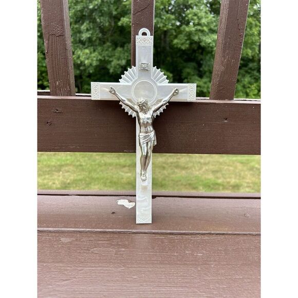 Vintage Pearl White Crucifix Lucite Cross White Jesus RELIGIOUS, FAITH - Picture 2 of 8